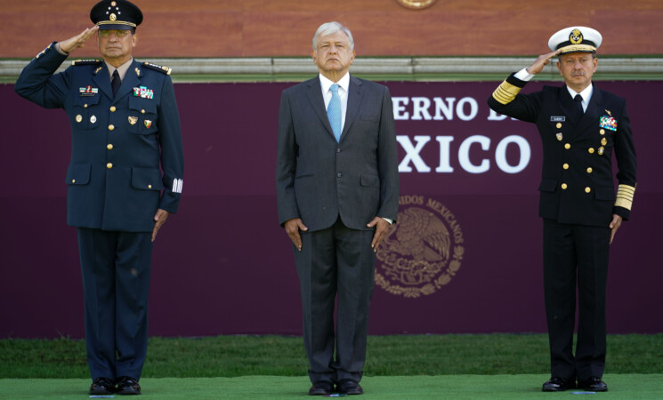 Presidente Andrés Manuel López Obrador encabeza ceremonia de Salutación a las Fuerzas Armadas