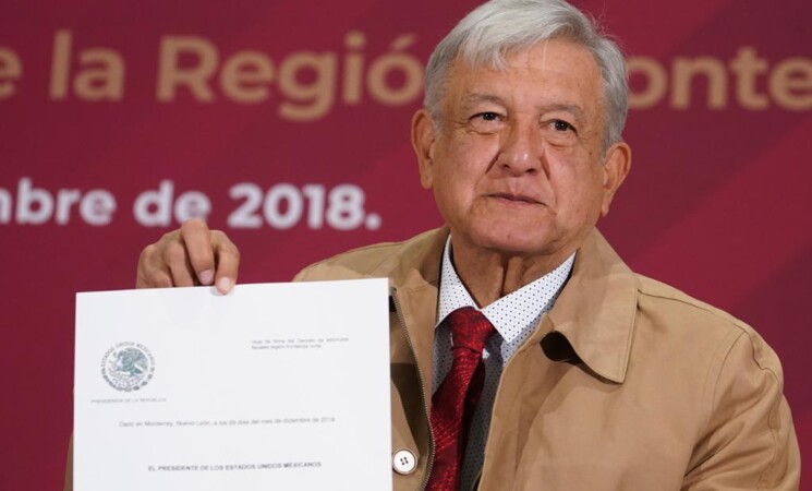 Presidente firma decreto para aumentar salario y bajar IVA e ISR en frontera norte