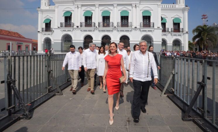 Asiste presidente a la toma de protesta de gobernador de Tabasco, Adán Augusto López