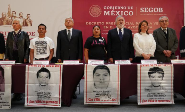 Caso de los 43 es asunto de Estado; no habrá impunidad, advierte López Obrador al firmar Decreto Presidencial para el Acceso a la Verdad en el caso Ayotzinapa