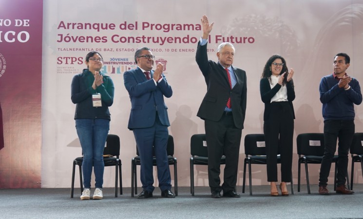 Arranca Jóvenes Construyendo el Futuro con entrega de tarjetas de pago a aprendices