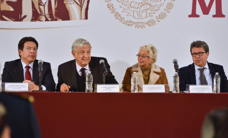 El presidente Andrés Manuel López Obrador se reunió este martes con integrantes de su gabinete y legisladores en Palacio Nacional