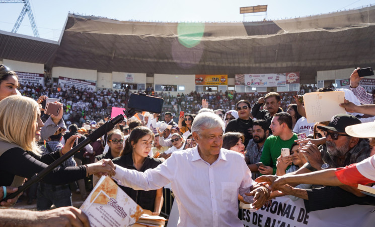 Escuelas formarán nuevas figuras del béisbol: presidente AMLO