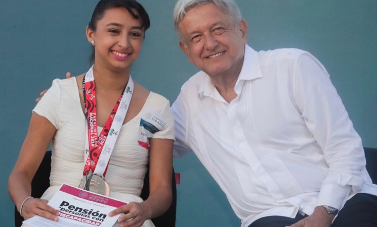 Presidente AMLO promete concluir obras y bienestar en Mazatlán