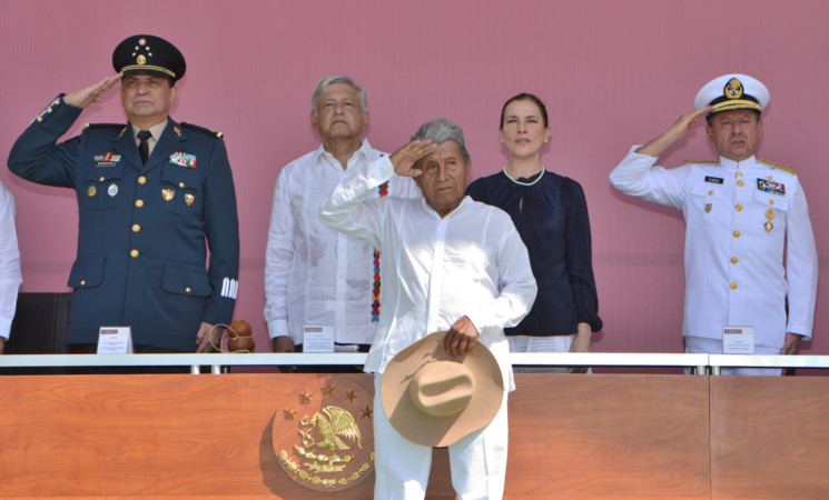 Presidente conmemora Día de la Bandera; refrenda compromisos de desarrollo en Quintana Roo