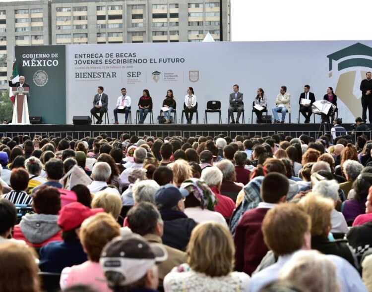 12.02.19 Versión estenográfica. Becas 'Jóvenes Escribiendo el Futuro' desde la Plaza de las Tres Culturas, Ciudad de México