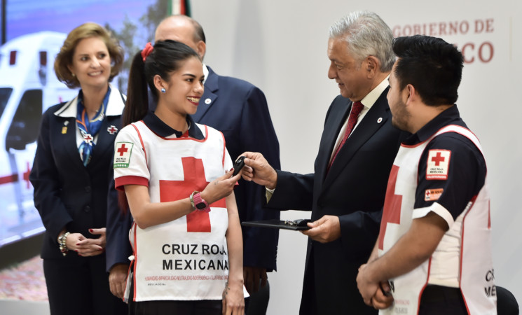 Convoca presidente a servidores públicos y sociedad civil a apoyar a la Cruz Roja Mexicana