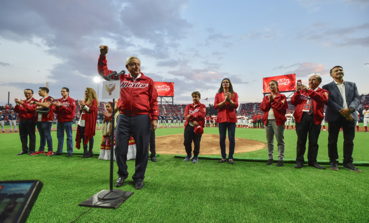 Asiste presidente a inauguración de estadio 'Alfredo Harp Helú'