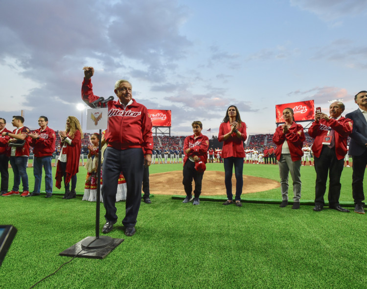 Asiste presidente a inauguración de estadio 'Alfredo Harp Helú'