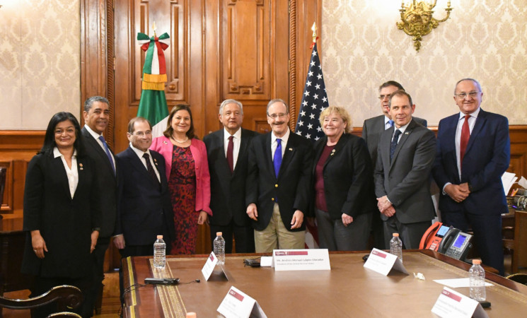 Presidente dialoga con congresistas de Estados Unidos