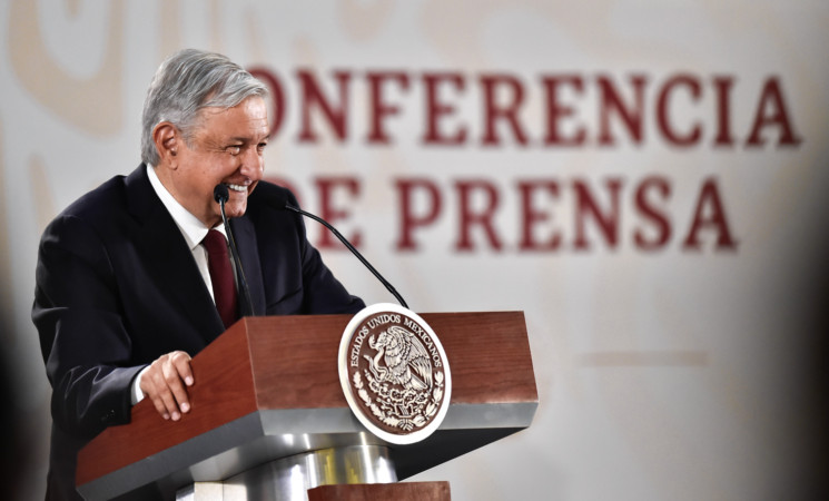 Celebra presidente AMLO manifestación de opositores