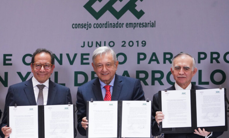 Presidente encabeza firma de acuerdo para impulsar inversiones; generarán empleos y bienestar, afirma