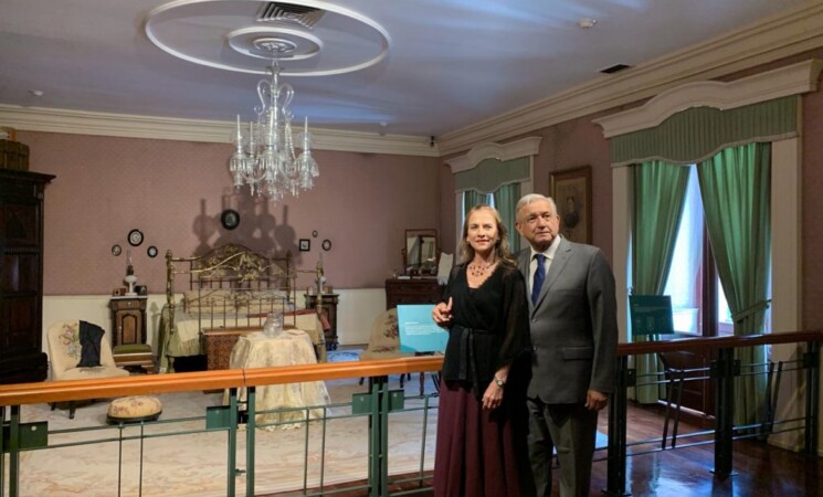 Presidente reconoce a Benito Juárez como ejemplo de servidor público en su 147 aniversario luctuoso