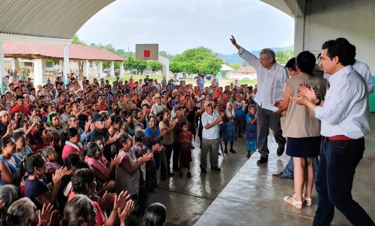 Presidente se reúne con habitantes de Pisaflores, Veracruz