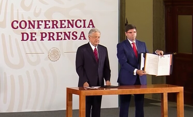 Presidente certifica ante notario público compromiso de no reelección