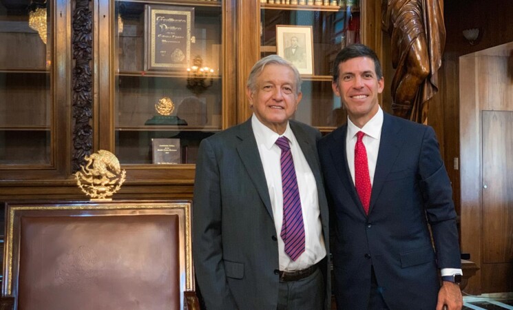 Presidente recibe a director de Goldman Sachs en Palacio Nacional