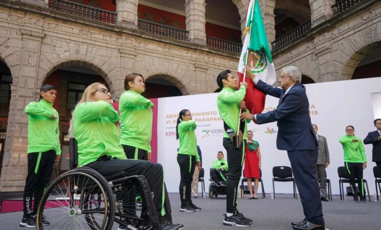 Presidente anuncia becas a atletas paralímpicos; reconoce deuda de gobiernos con deportistas