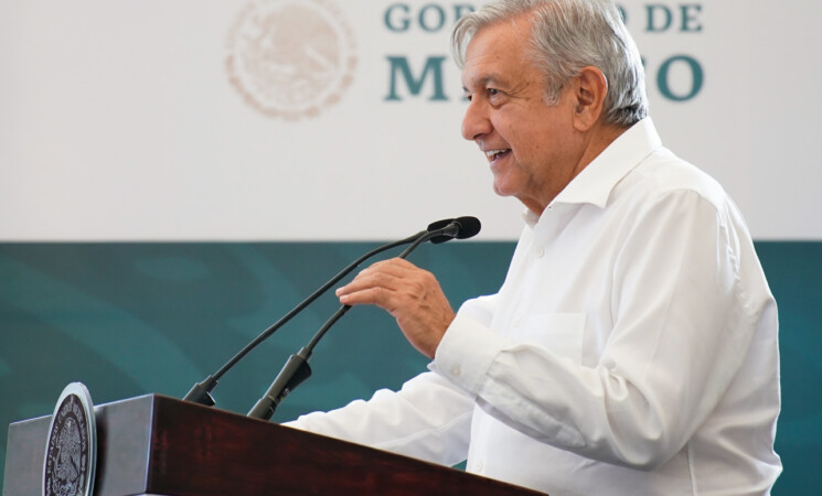 Fondo Minero se invertirá en mejoramiento de infraestructura escolar, anuncia presidente en gira por hospitales de SLP