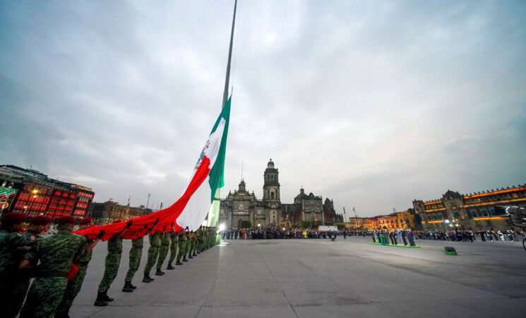 Presidente honra a víctimas de sismos y a mexicanos solidarios; en protección civil “estamos preparados”, asegura