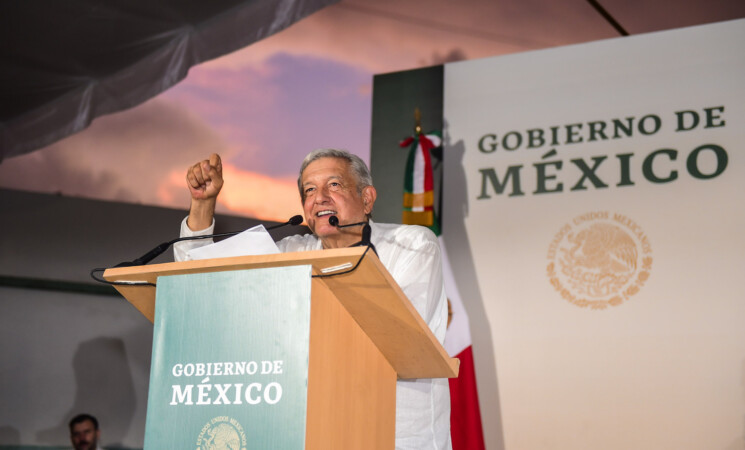 Tren Maya dará trabajo y bienestar a Campeche, asegura presidente en visita número 60 a hospitales