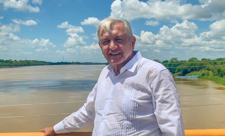 Presidente relata momentos históricos del Usumacinta en breve visita a Tabasco