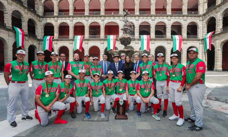 Presidente celebra triunfo de jóvenes beisbolistas y reafirma compromiso con el deporte nacional