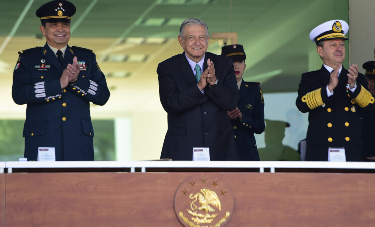 Presidente encabeza ceremonia de graduación de la Escuela Militar de Sargentos