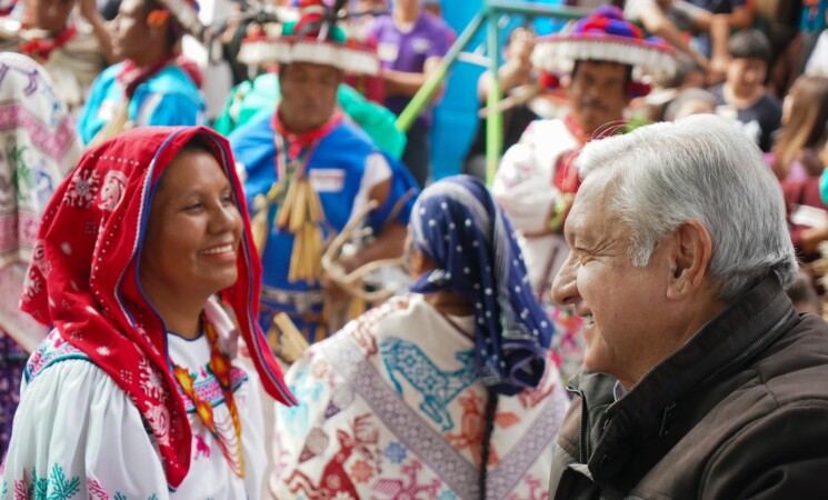 Presidente se reúne con wixárikas de Jalisco; llama a la unidad y a acabar con el racismo