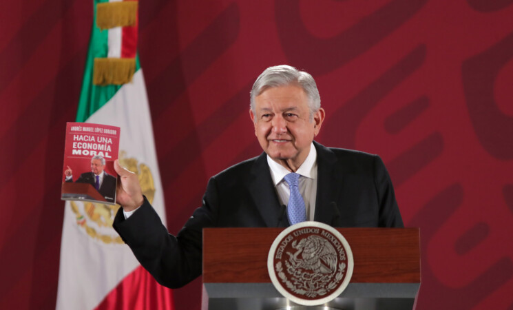 Presidente AMLO presenta libro 'Hacia una economía moral', alternativa al modelo neoliberal