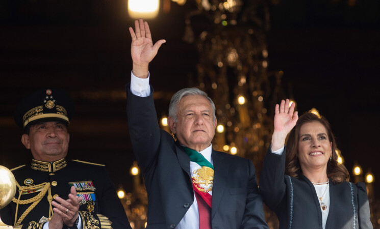 Presidente conmemora la Revolución Mexicana con desfile y escenificación