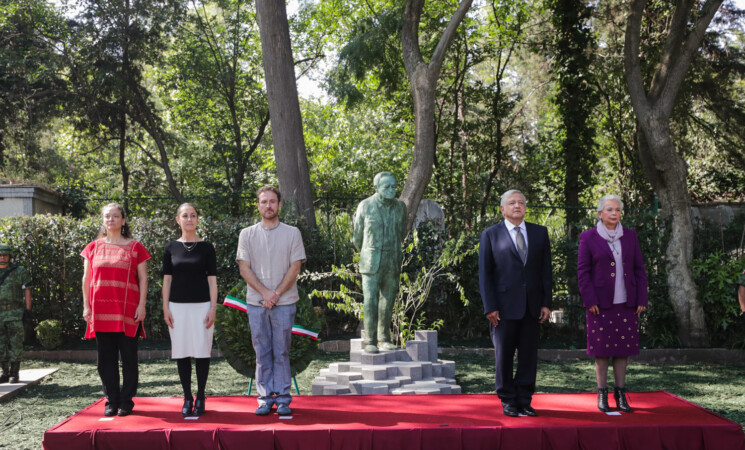 25.11.19 Versión estenográfica. Ceremonia de Inhumación de Valentín Campa Salazar, desde la Rotonda de las Personas Ilustres