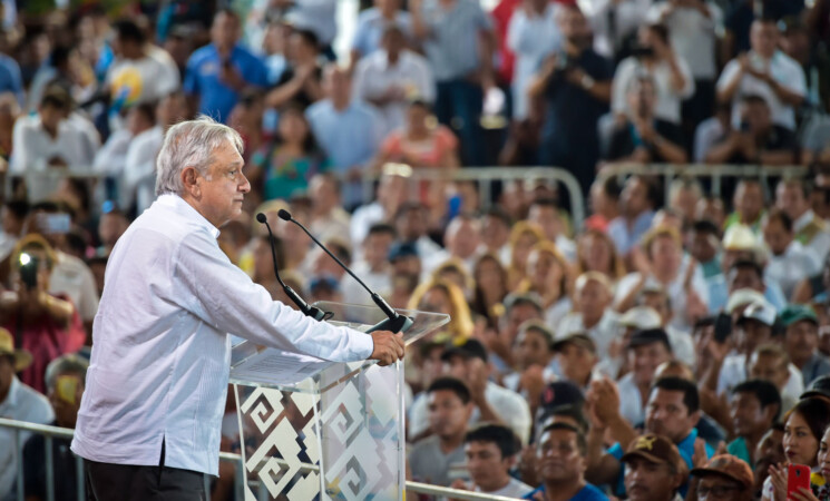 Pueblos indígenas de Felipe Carrillo Puerto se pronuncian a favor del Tren Maya en asamblea con el presidente