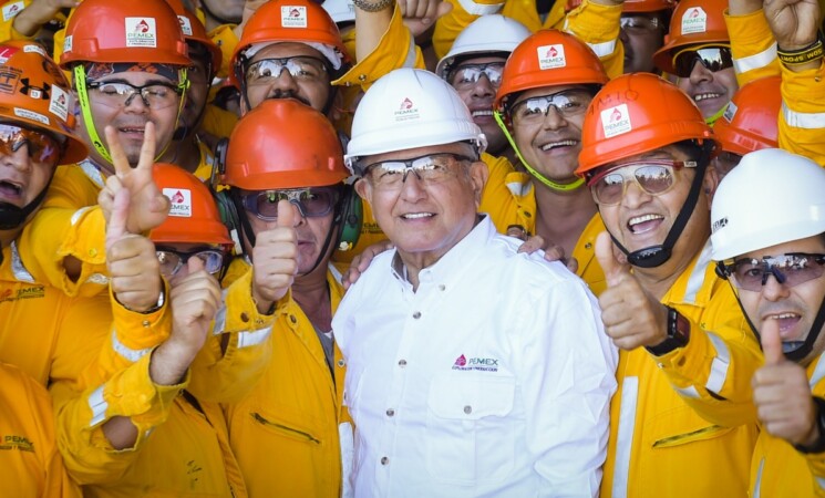 Presidente concluye gira por campos petroleros en Campeche