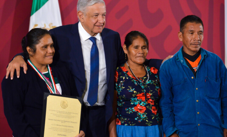 Presidente entrega Premio Nacional de Derechos Humanos