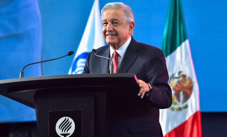 Presidente busca matricular a estudiantes de escasos recursos en el Tec de Monterrey