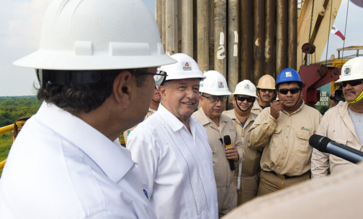 Presidente supervisa campo petrolero en Huimanguillo, Tabasco