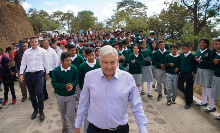 Bandas oaxaqueñas de música recibirán instrumentos, asegura presidente AMLO