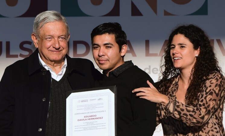 Presidente entrega certificados a aprendices de Jóvenes Construyendo el Futuro en Saltillo, Coahuila