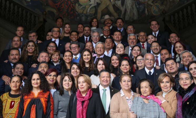 Presidente se reúne con senadores en Palacio Nacional