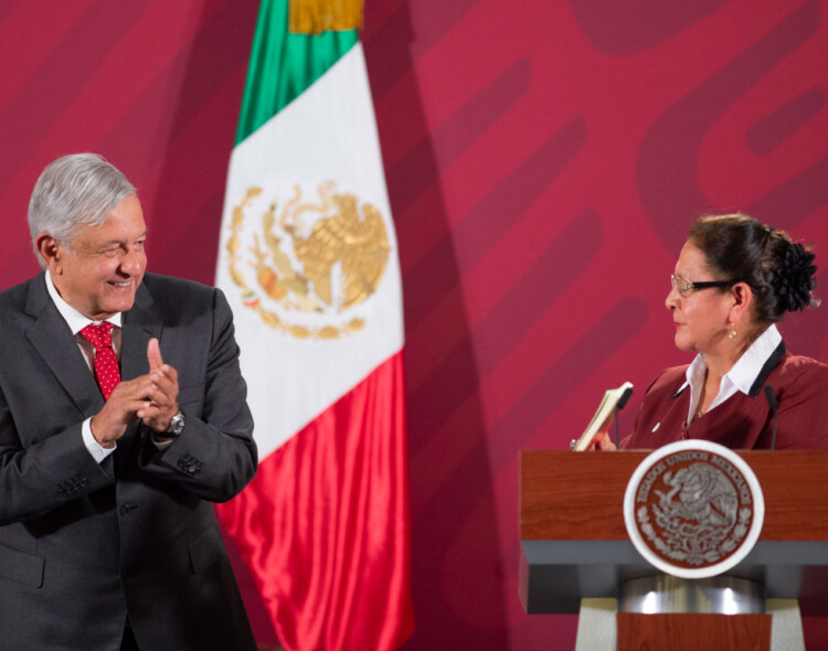 Presidente conmemora 60 años de libros de texto gratuitos