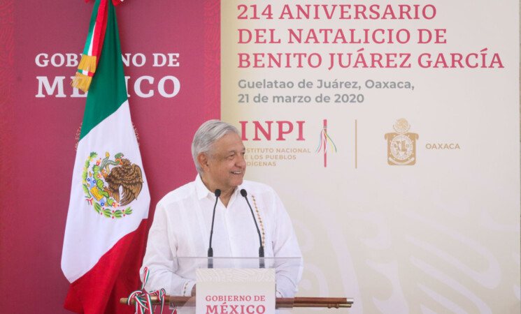 Presidente conmemora 214 Aniversario del Natalicio de Benito Juárez García; sus ideales inspiran Cuarta Transformación, afirma