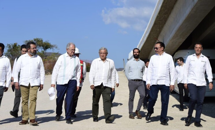 Presidente supervisa carretera Mitla-Tehuantepec