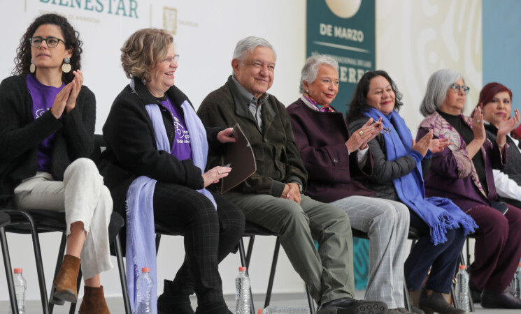 Violencia de género es incompatible con la 4T: presidente AMLO; se compromete a acabar con feminicidios