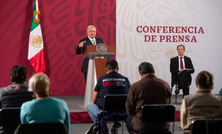 Presidente envía felicitación a las y los maestros en su día; regreso a las aulas, solo cuando sea seguro, afirman autoridades