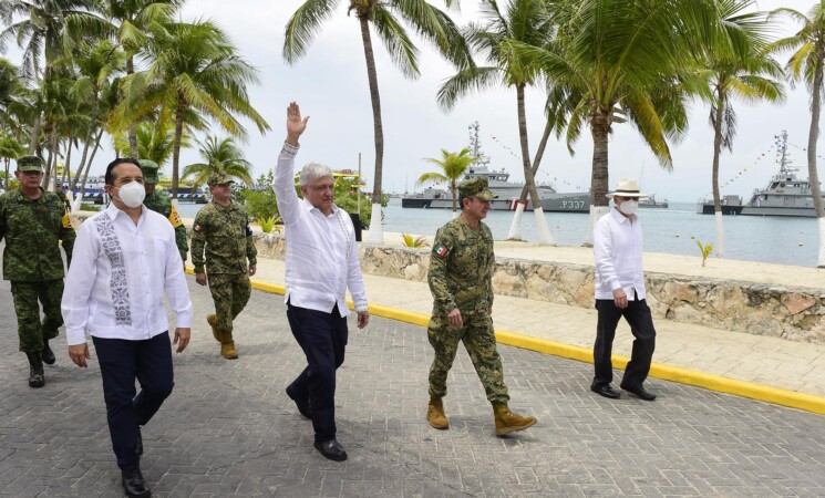 Presidente reconoce al personal de Sanidad Naval por su labor contra el COVID-19