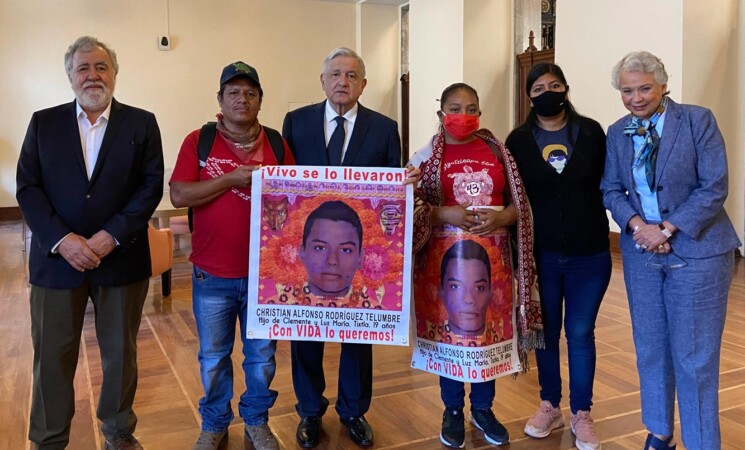 Presidente se reúne con familiares de estudiantes de Ayotzinapa en Palacio Nacional