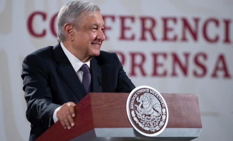 Presidente anuncia reunión de seguridad y conferencia en hangar donde se encuentra avión presidencial