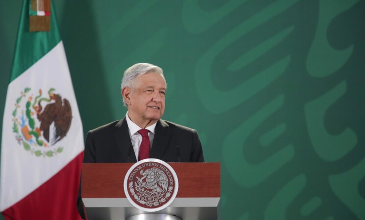 Ni un paso atrás en desterrar la corrupción: presidente AMLO