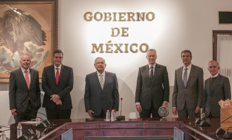 Presidente dialoga con directivos de Coca-Cola en Palacio Nacional