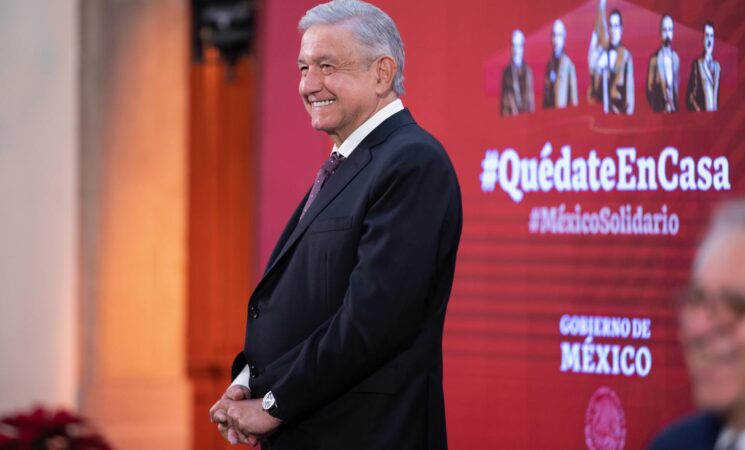 Presidente celebra disminución de la movilidad en la Ciudad de México; arriba personal médico para reforzar sistema hospitalario